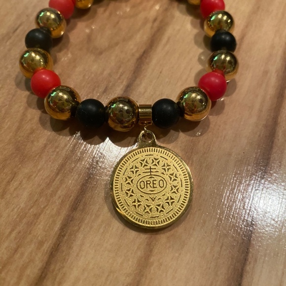 Red, Gold & Black stretch bracelet with Oreo Charm - Picture 2 of 4